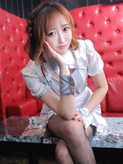 つきな