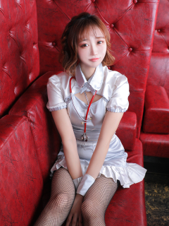 つきな